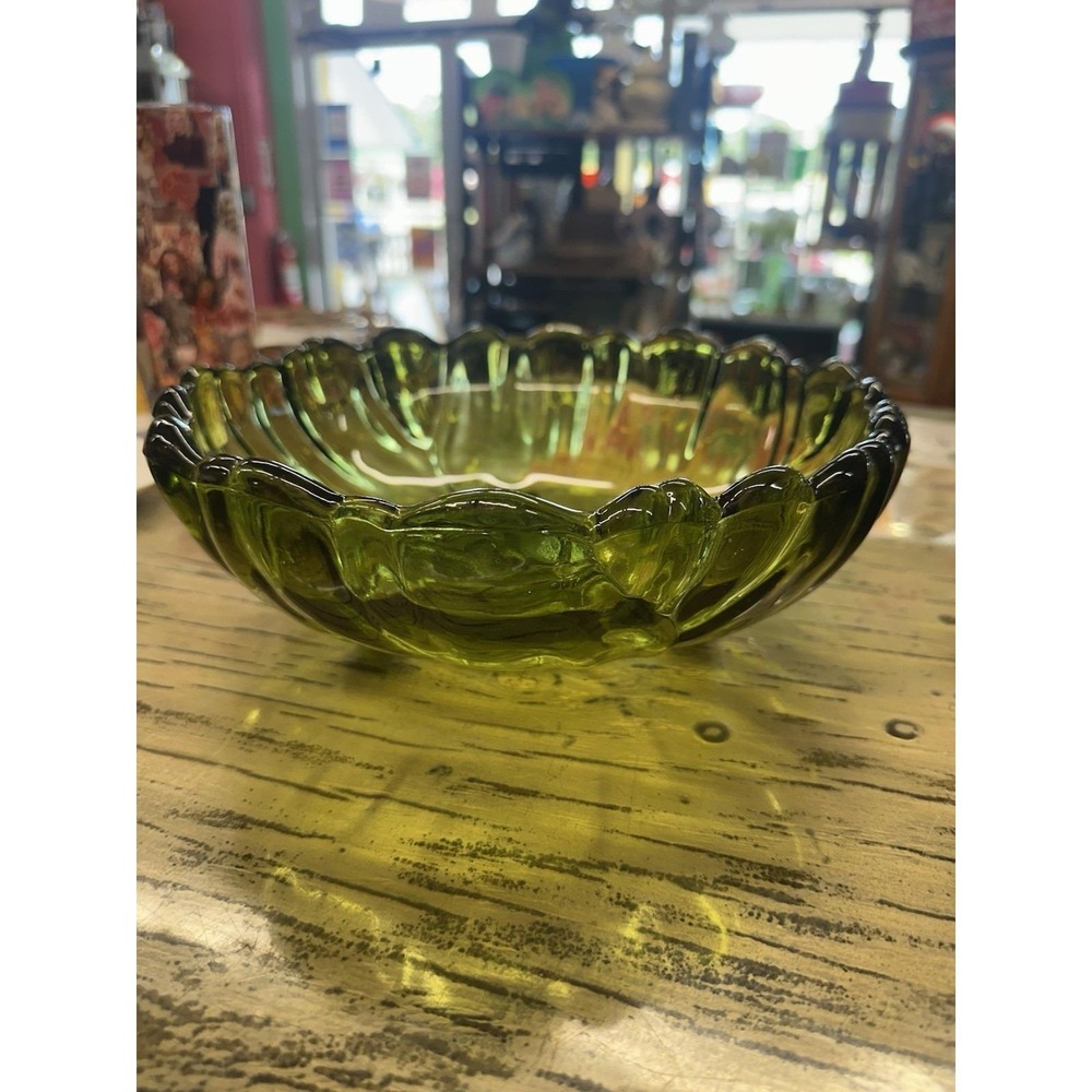 Vintage Indiana Avocado Green Starburst Glass Large footed fruit Bowl 1970